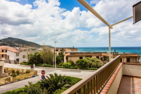 Comfy Apartment by the sea with balcony!